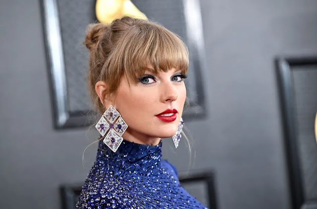 <img src="Taylor Swift's "mirrorball" Shines Bright with 400 Million Streams on Spotify”>