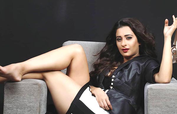 Cheshta Bhagat sexy legs hot actress