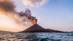 Gunung Anak Krakatau sudah terjadi 5 kali erupsi Ketinggian kolom abu vulkanik mencapai 2.000 meter 
