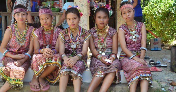 Suku Dayak Desa