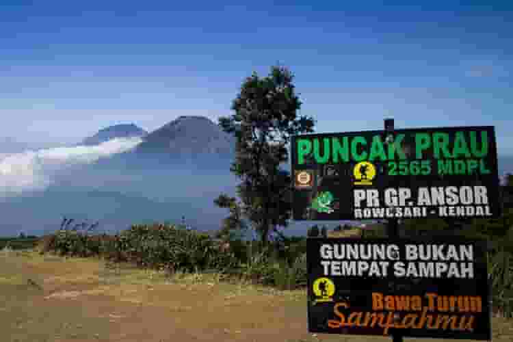 Puncak Gunung Prau