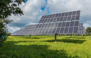 Illustration showcasing the marvels of active solar power in a self-sustainable city, with solar panels on rooftops and innovative solar-powered infrastructure.