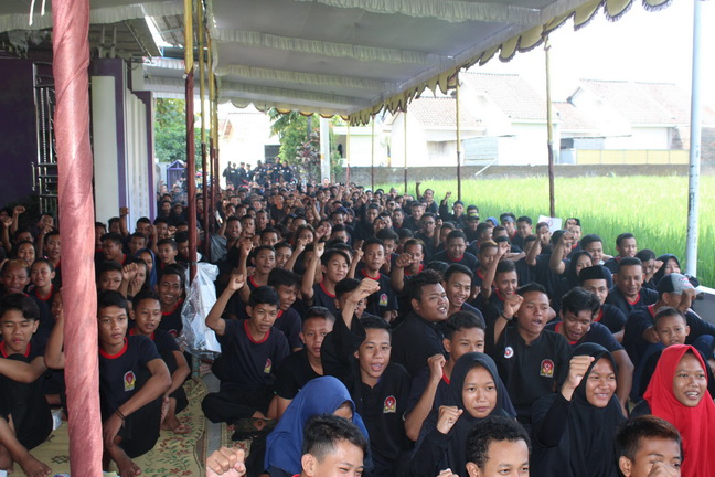 pencak silat yang menggunakan tenaga dalam