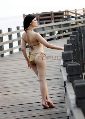 Foto Hot Ranti Yulia Di Majalah Popular - Ada Yang Asik