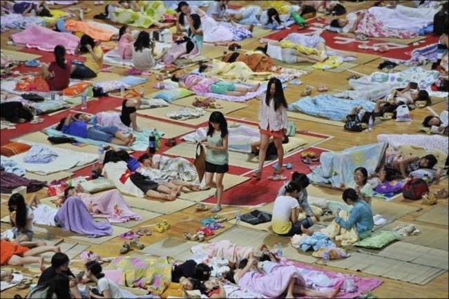 Chinese Students Escape Searing Summer Heat