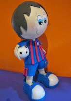 http://www.patronesfofuchas.org/2014/10/molde-fofucho-futbolista.html