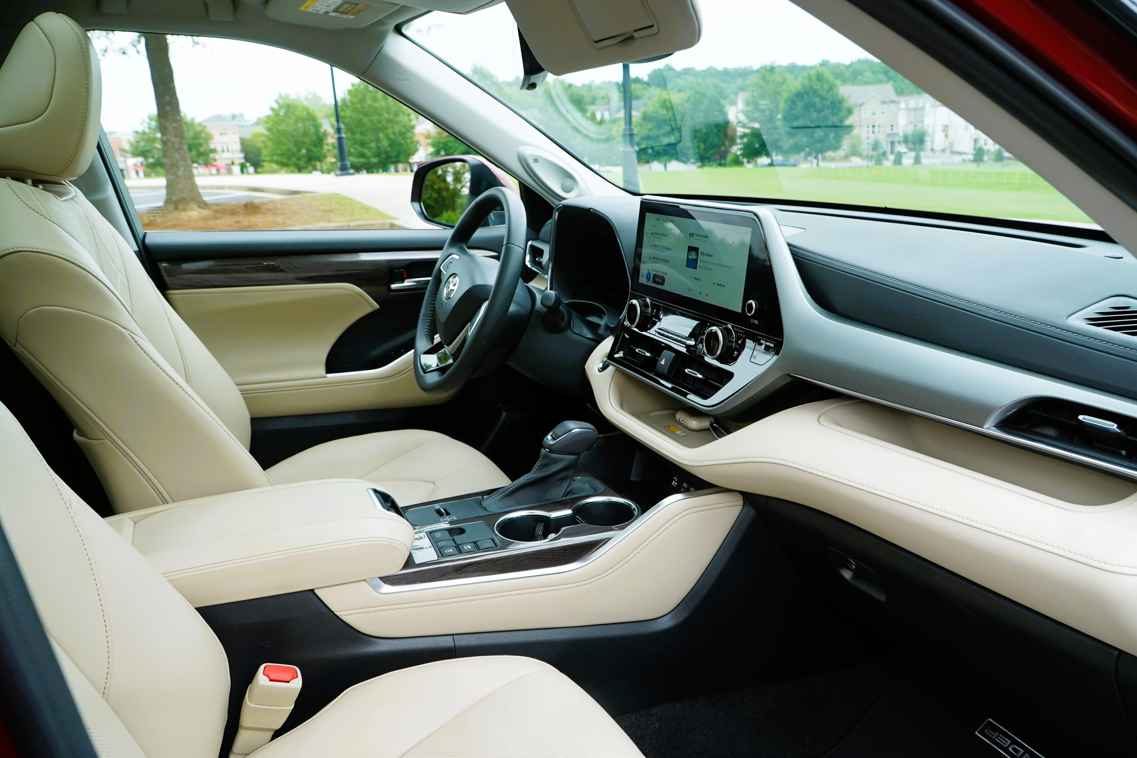2023 Toyota Highlander Hybrid Platinum Front Row Seats