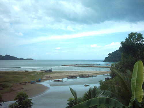 Pantai Teleng ria