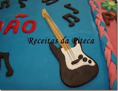 Bolo de aniversário para dois-guitarra