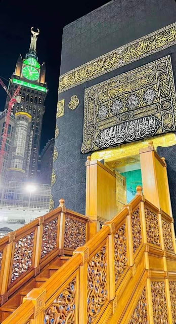 There are no stairs of its own to enter the Kaaba.