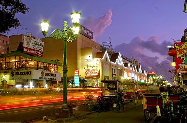 Malioboro tempat tujuan objek  wisata  di yogyakarta dan 