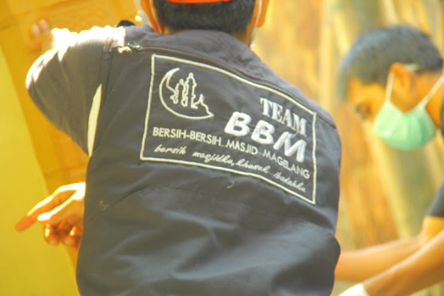 Peran penting Amir BBM dalam Kegiatan Bersih-Bersih Masjid