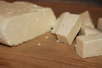 Cutting finished paneer.