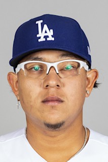 Arrestan por violencia doméstica a Julio Urías lanzador estrella de los Dodgers de Los Ángeles.