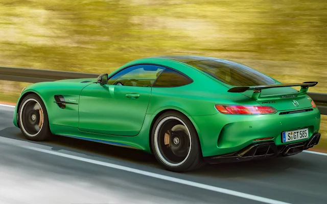 Mercedes AMG GT R