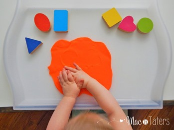Shape Puzzle Piece Playdough Stamping: This activity is the perfect tot tray idea for your toddlers and preschoolers, especially those who love playdough. 