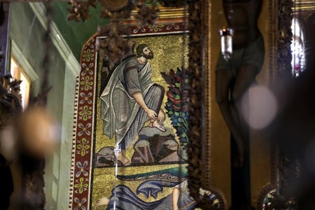 Greek team digitizing ancient Christian manuscripts at Sinai monastery