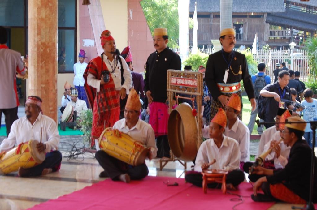 mira oenkmchie musik  tradisional sumbawa