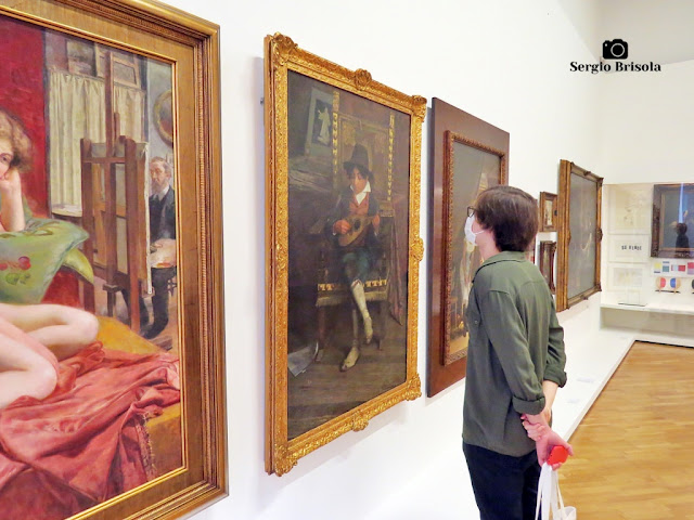 Vista ampla de parte da área expositiva da Pinacoteca do Estado de São Paulo