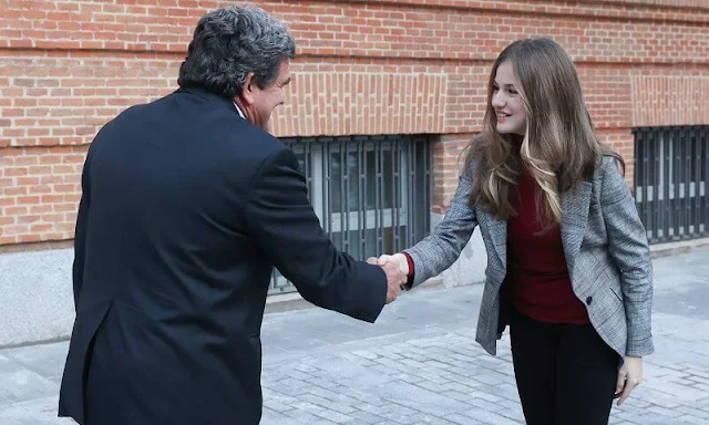 Princess Leonor wore a Prince of Wales check blazer by Carolina Herrera. Unisa Albeno black leather flats