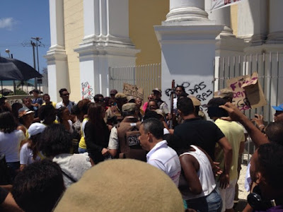 Estudante pichar Catedral de Ilhéus no 7 de setembro