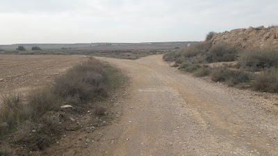 Camino de Santiago de Compostela, etapa entre Fraga (Huesca) y Candasnos (Huesca), camino paralelo a la carretera N-II Camino Cañada Real de Aragón.