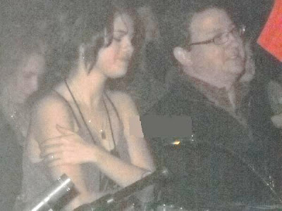 selena gomez crying at nick jonas concert. Selena Gomez attended the Nick