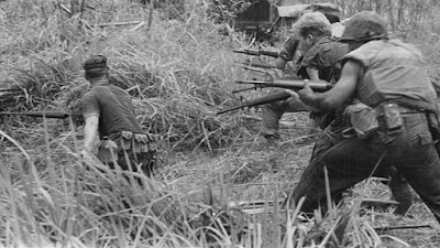 imagen fotográfica de soldados en vietnam 