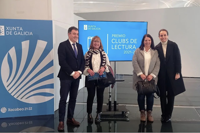 AS REPRESENTANTES DO CEIP DE CURTIS CON ROMÁN FERNÁNDEZ E JUDITH FERNÁNDEZ