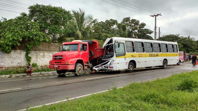  Acidente com ônibus universitário causa morte e feridos na CE-040, no Eusébio