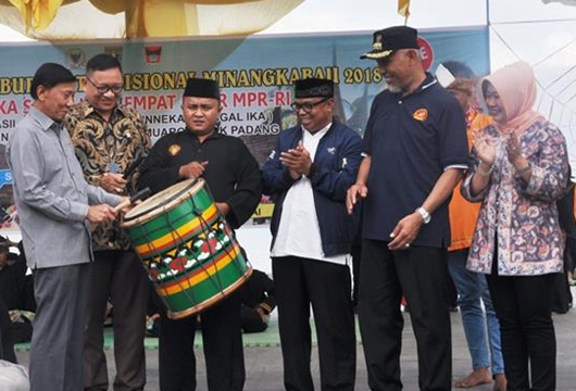 Empat Pilar Disosialisasikan Melalui Pergelaran Seni Budaya Tradisional Minangkabau