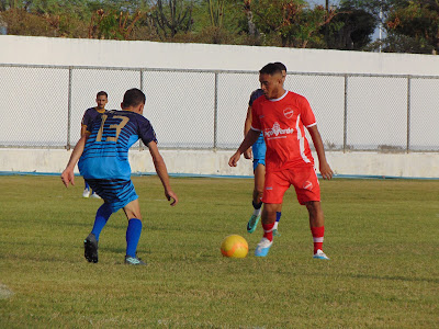 Baiano Vila Nova com bola (Foto: Carlos Alexandre)