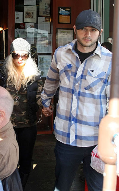 Christina Aguilera out for lunch at the Ivy Restaurant in West Hollywood