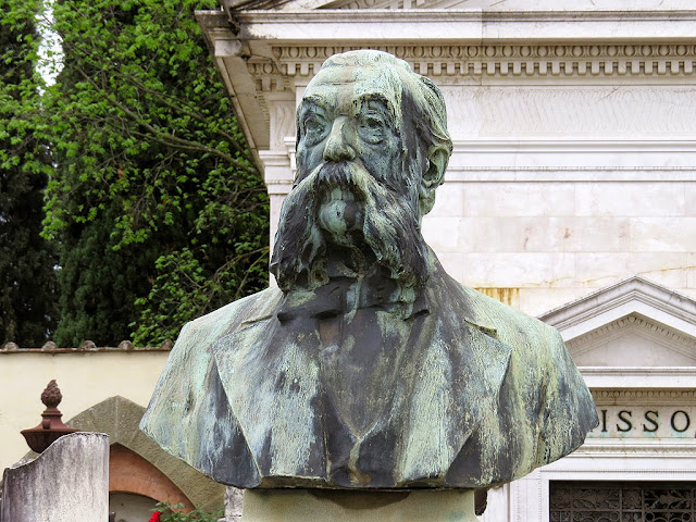 Bust on the grave of Pellegrino Artusi by Italo Vagnetti, Porte Sante Cemetery, San Miniato al Monte, Florence,