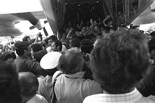 Rescued Air France passengers, Ben Gurion airport, 1976