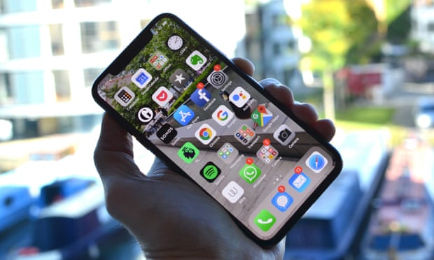 Apple- iPhone- XS- review-2 -growth- one -step- back 