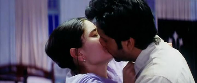 Kareena Kapoor hot kiss