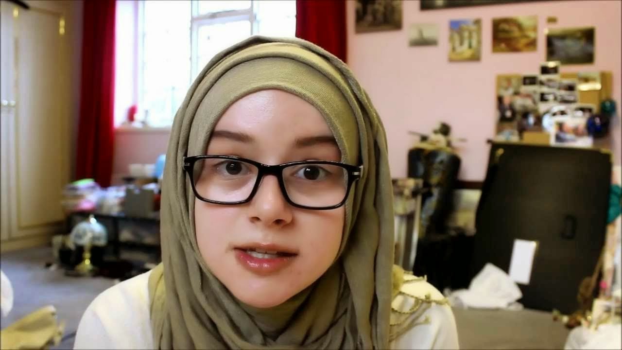 Model kacamata  minus  untuk wajah lonjong wanita berjilbab 2019