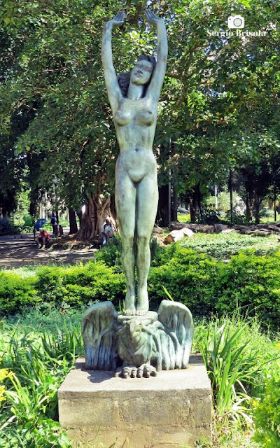 Vista da Escultura A Procura da Luz - Parque Jardim da Luz - Luz - São Paulo