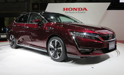  2017 Honda Clarity in auto show