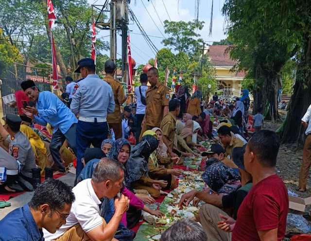 Meriahkan Munggahan, Ribuan Warga Babacakan di Jalan Alun-alun Menes