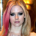 Avril Lavigne divulga bastidores de “Here’s To Never Growing Up”