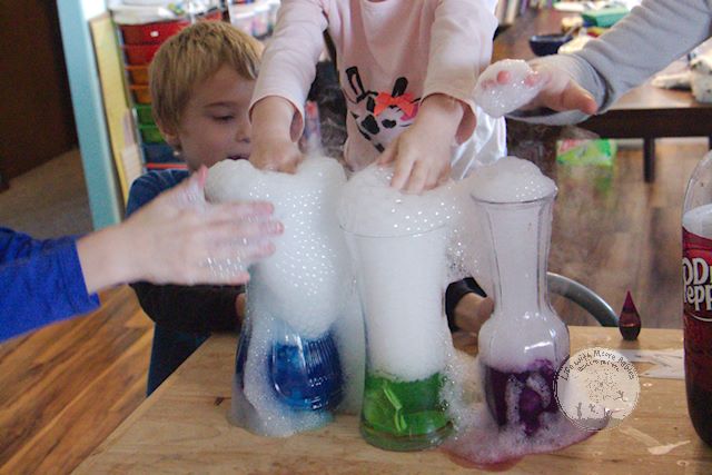 Dry ice science entertains little learners