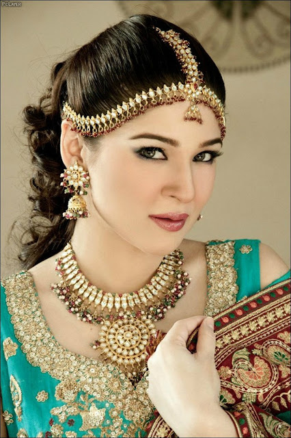 Ayesha Omer HD Wallpapers Free Download