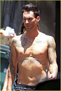 As tatuagens de Adam Levine (adam levine shirtless)