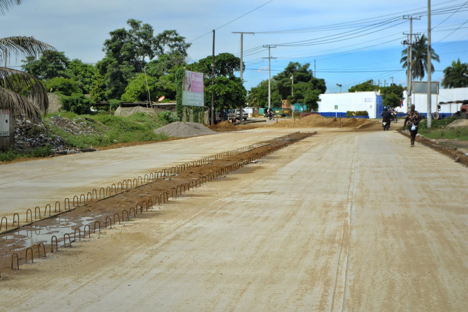 https://www.notasrosas.com/Administración del alcalde Dasuki ejecuta proyectos de pavimentación en la Zona Sur de Maicao