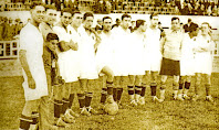 VALENCIA C. F. - Valencia, España - Temporada 1930-31 - Vilanova, Galipienso, Navarro, Torredeflot, Melenchón, Tonín Conde, Imossi, Sánchez, Torregaray, Cano, Salvador y Amorós - El equipo Campeón Regional de 1930