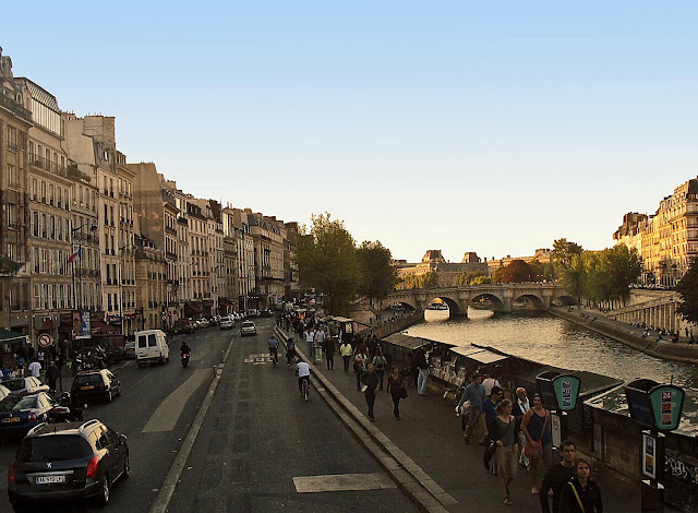 Paris street near canal