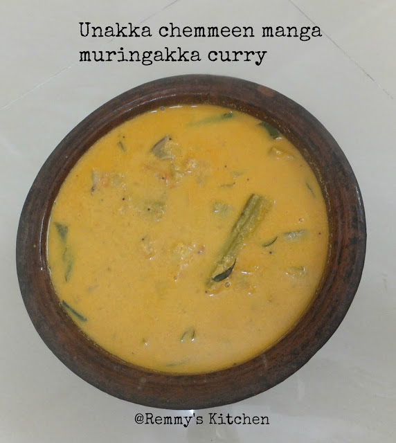 Unakkachemmeen manga muringakka curry/ Dry prawns with raw mango in coconut gravy