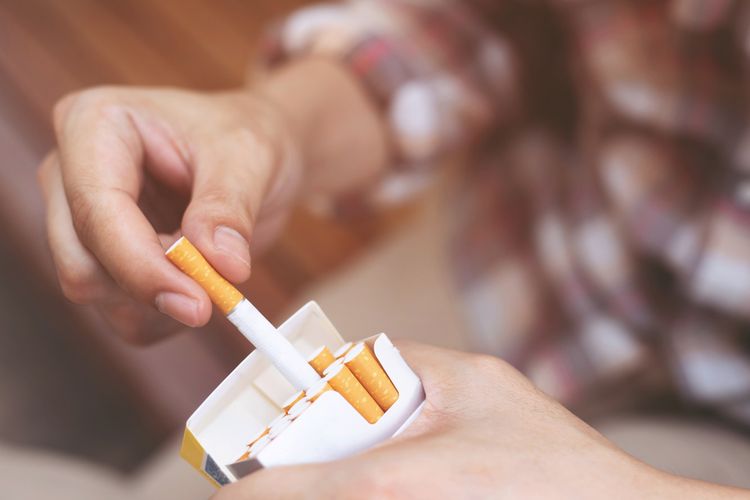 Sulitnya Berhenti Merokok, Dokter Ini Sampai Harus Tinggalkan Pertemanannya, naviri.org, Naviri Magazine, naviri majalah, naviri
